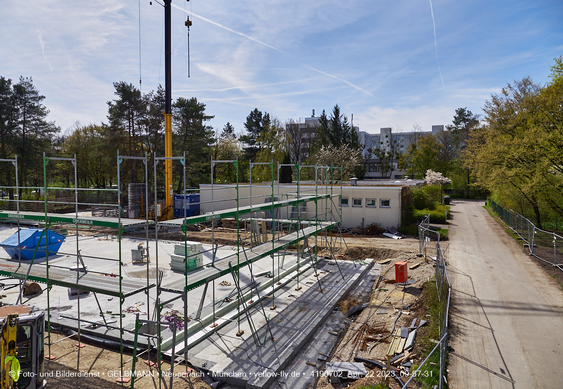 22.04.2023 - Luft- und Ebenenfotos vom Haus für Kinder in der Quiddestraße in Neuperlach